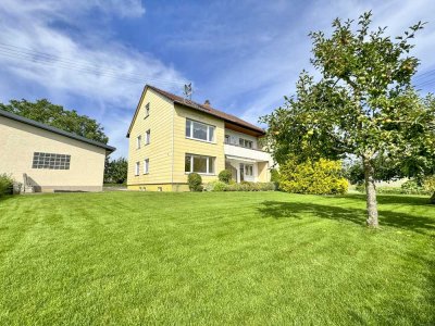 Mehrfamilienhaus mit drei separaten Wohneinheiten in ruhiger Lage auf großem Grundstück