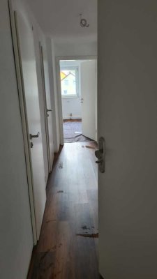 Helle 2-Zimmer-DG Whg. mit Balkon ,Lappersdorf-Mitte