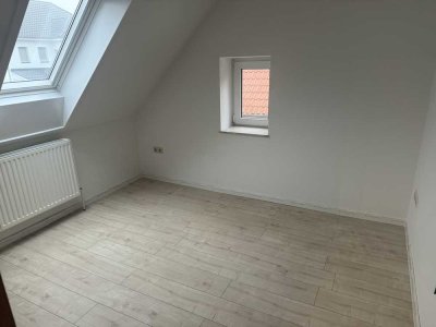 Attraktive und vollständig renovierte 3,5-Zimmer-Dachgeschosswohnung in Leese