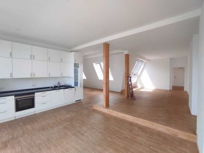 Luxuriöses Penthouse: Weitläufige Dachterrasse und erstklassige Küchenausstattung