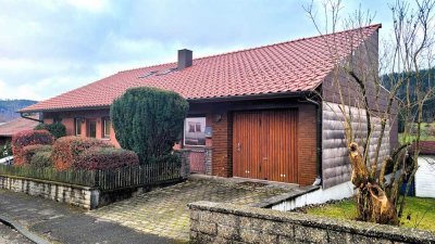 Einfamilienhaus mit Einliegerwohnung , schönem Garten und Blick ins Grüne