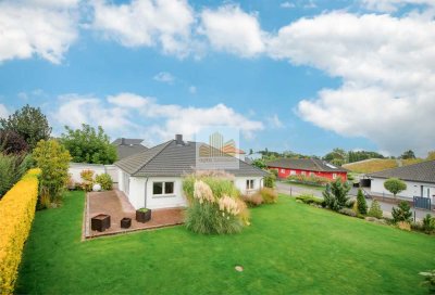 *Wohnen am Wasser: Moderner Bungalow mit herrlichem Garten am Goitzschesee*