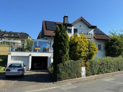 /// 1-2 Familienhaus in gesuchter Wohnlage mit Wintergarten, Doppelgarage, Solaranlage und wei