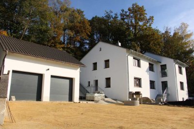 Stilvolle 3-Zimmer-Wohnung mit gehobener Innenausst. mit Wintergarten und Terrasse in Ergoldsbach