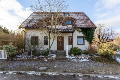 Bezugsfreies Familienhaus mit Einliegerwohnung, Streuobstwiese und unverbaubarem Grünblick