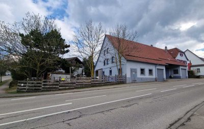 Für Pferdeliebhaber! Schönes Zweifamilienhaus mit Offenstallhaltung auf der Schwäbischen Alb!