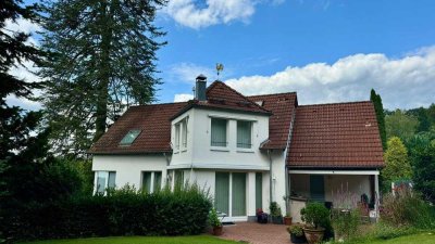 Großzügiges Einfamilienhaus mit Garten und Doppelgarage in ruhiger Lage