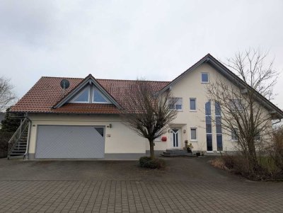 Luxuriöses, riesiges Einfamilienhaus mit 50qm-Einliegerwohnung