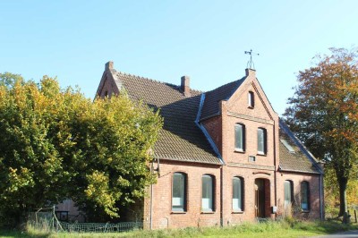 Modernisiertes Bauernhaus mit großer Scheune und Stallungen