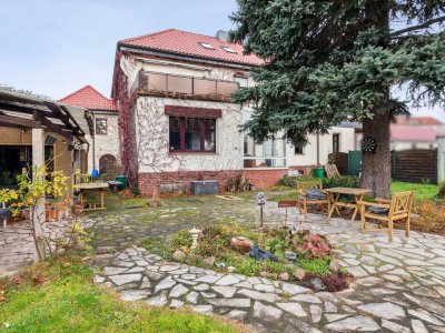 Leipzig Rackwitz - Einzigartige Villa vermietet als Mehrparteienhaus mit idyllischem Garten und Pool