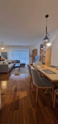 Stilvolle, sanierte 2-Zimmer-Wohnung mit Balkon und EBK in München