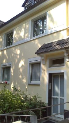 Reihenmittelhaus mit drei Wohnheiten in Bonn Poppelsdorf mit großem Garten