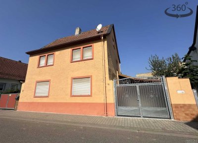 Gepflegtes Einfamilienhaus mit überdachtem Hof und Carport