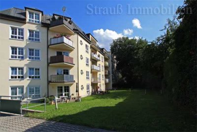 Schöne 2 Zimmer mit großem Balkon und neuem Laminat...