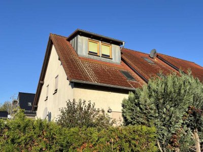 Sofort bezugsfrei !! Schönes Reihenendhaus mit Garten und Garage