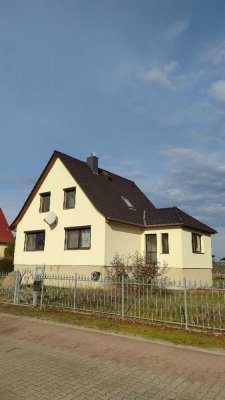 freistehendes Einfamilienhaus mit großzügigem Grundstück