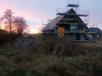 Hochwertiger Neubau!
Zwei moderne Haushälften auf sonnigem Grundstück