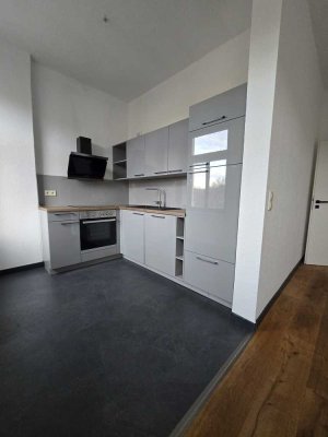 **3 Raum Wohnung mit Einbauküche und Balkon** Zum sofort Bezug