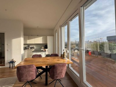 Exklusive Penthouse-Wohnung mit großer Terrasse und Parkblick in Mitte