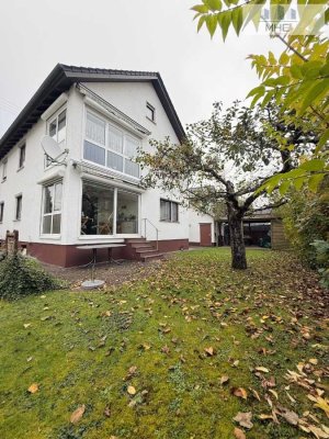 AUFGEPASST - Freistehendes Zweifamilienhaus mit viel Potenzial