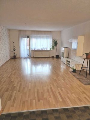 Großzügige 3 Zim.Wohnung mit Balkon !