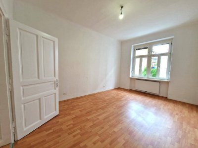 Vermietete 40 m² Wohnung mit Balkon &amp; Altbaucharme in zentraler Lage - Nähe Citypark