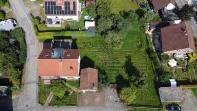 Riesiger Garten oder zweiter Bauplatz: Großes Haus mit sonniger Dachterrasse