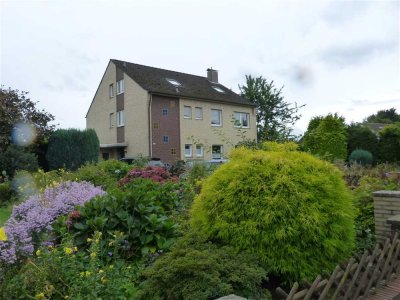 Schöne, vollständig renovierte 3-Raum-Wohnung, 1. OG,  EBK, Garage in Kamphausen mit großem Garten