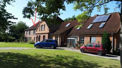 Schönes Reihenmittelhaus in alter Gutsverwaltung am Teich mit vier Zimmern und EBK