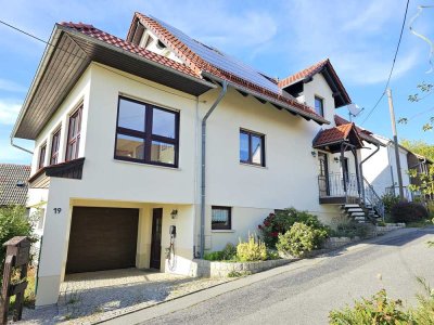 Haus am Berg mit Panoramablick, Sonnenterrasse und Wintergarten