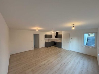 Freundliche 2,5-Zimmer-Souterrain-Wohnung im Neubau mit Terrasse und EBK in Neuhausen