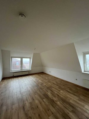 WBS notwendig! Gepflegte 3-Zimmer Dachgeschosswohnung