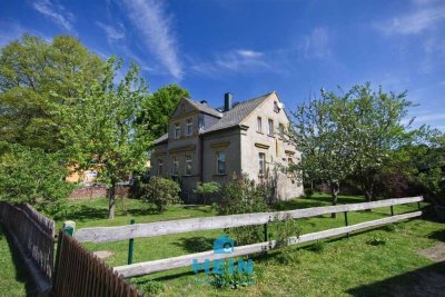 Zweifamilienhaus mit Ausbauvisionen und traumhaftem Garten