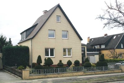 Saniertes Einfamilienhaus mit Vollkeller und Garage in zentraler Lage von Wolfsburg-Fallersleben