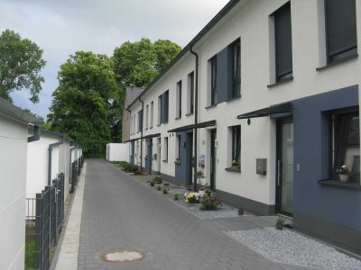 Neuwertig: Reihenmittelhaus in Hemelingen - zentral gelegen;   nahe Bahnstation