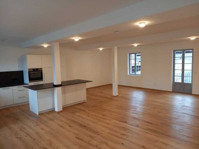 **Moderne 3-Zimmer-Wohnung in Mannheim – Komplett saniert, luxuriös mit EBK & Parkplatz!**