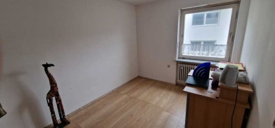 Attraktive und gepflegte 3-Zimmer-Wohnung mit Balkon und Einbauküche in Wartenberg