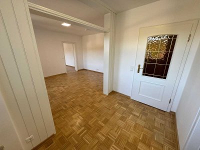 Helle, frisch modernisierte 2-Zimmer-Wohnung mit EBK und Balkon in Bad Soden