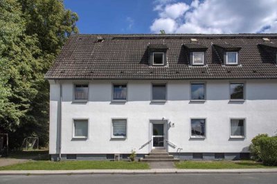 Gemütliche 2-Zimmer-Wohnung im Dachgeschoss mit Wannenbad