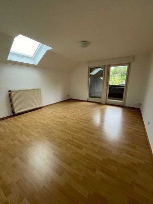 Dachgeschosswohnung mit EBK und Balkon in absolut ruhiger Lage in Idar-Oberstein