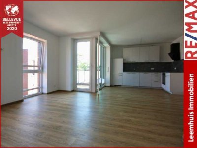 *2 Zimmer Wohnung * Neuwertig * Einbauküche * Wärmepumpe * Stellplatz * Balkon * Glasfaser * Aufzug*