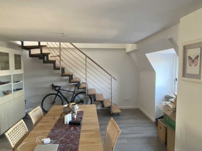 Attraktive 4-Zimmer-Maisonette-Wohnung mit gehobener Innenausstattung mit Balkon und EBK in Aachen