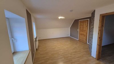 Freundliche 2-Zimmer-Wohnung mit Balkon in Münchberg