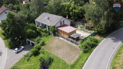 Großes Einfamilienhaus mit Pferdeboxen, Doppelgarage und toller Aussicht!