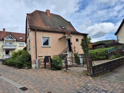 +++Charmantes Einfamilienhaus für Handwerker: Freistehendes Haus mit Garten, Parkmöglichkeit und ...