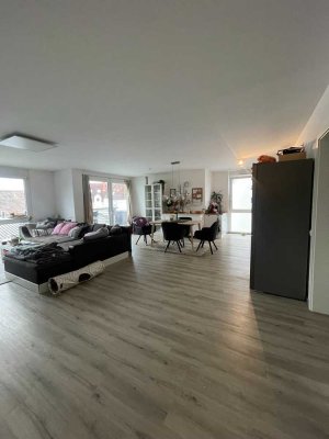 Helle 3 Zimmer-Wohnung mit Balkon