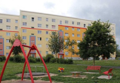 2-Raum-Wohnung mit tollem Ausblick, Balkon und Badewanne