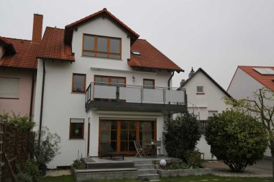 4-Zimmer-Wohnung mit Balkon und EBK in Aschaffenburg-Schweinheim