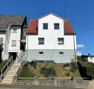 +++ Modernisiertes Ein- bis Zweifamilienhaus mit Doppelgarage, Garten, Terrasse und h...