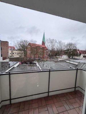 Innenstadt, sanierte 2 1/2 Zimmer mit Balkon